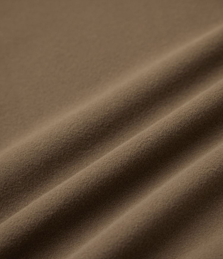 kapuzen-laufjacke mit reißverschluss langen Ärmeln daumenlöchern und tasche