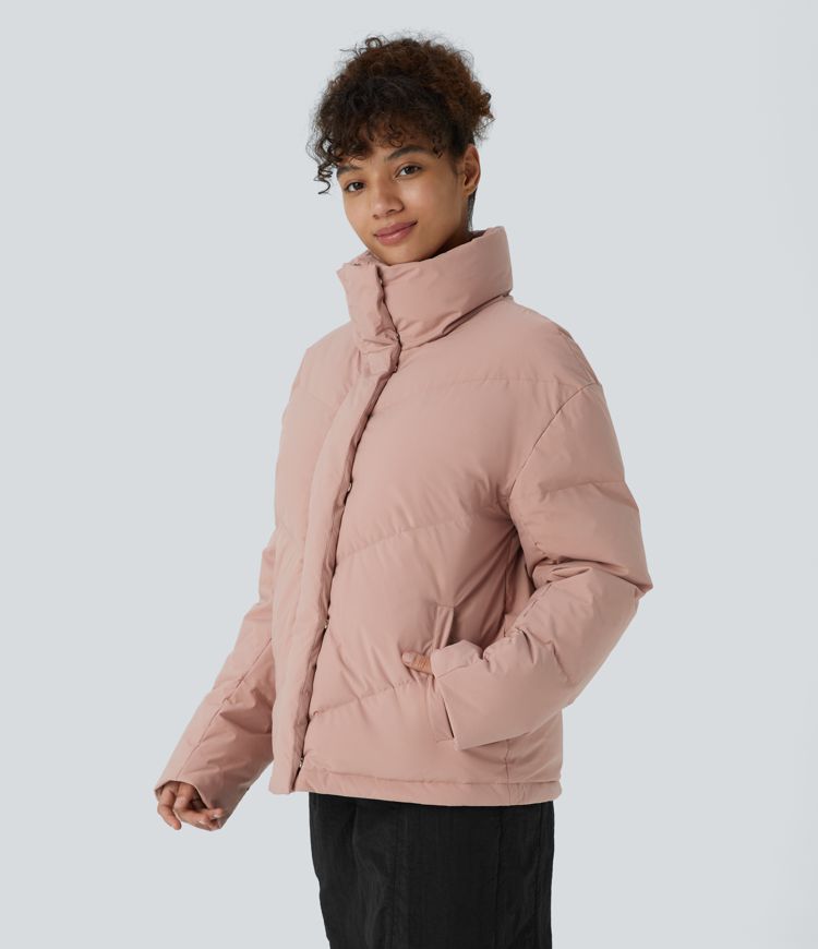 wasserabweisende steppjacke mit stehkragen tasche druckknopfverschluss kordelzug am saum und lässigem schnitt.
