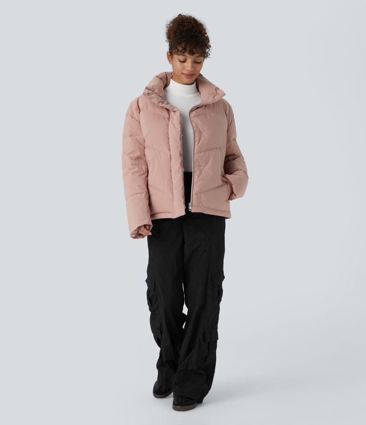 wasserabweisende steppjacke mit stehkragen tasche druckknopfverschluss kordelzug am saum und lässigem schnitt.
