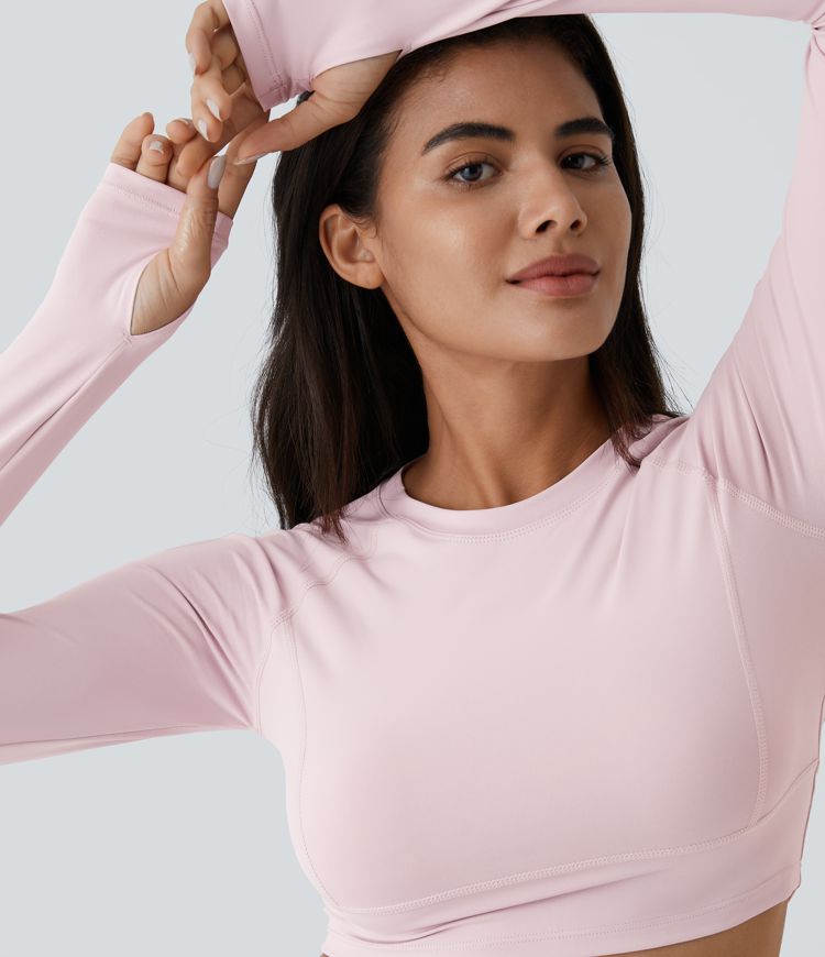 kurzes yoga-sporttop mit daumenlöchern