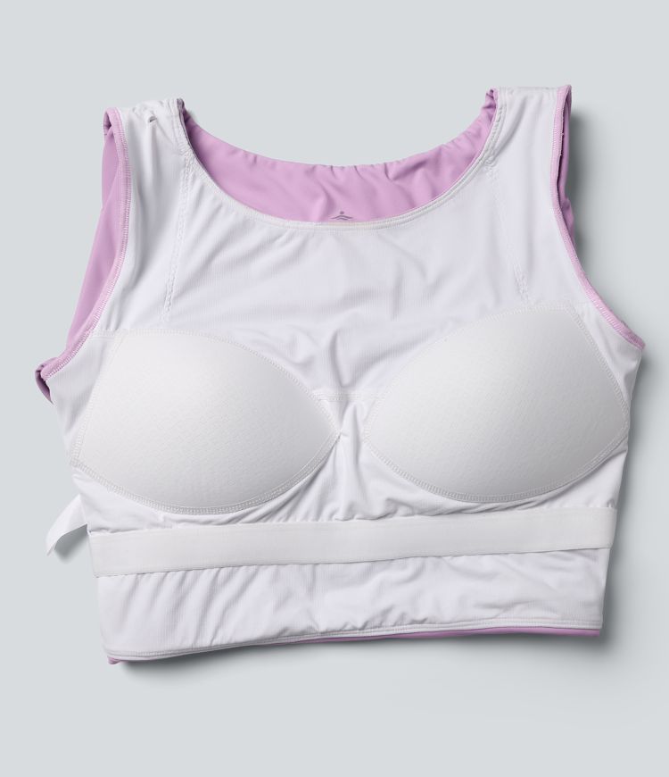 push-up-top mit vorgeformtem spacer rundhalsausschnitt langen Ärmeln und daumenlöchern kurzem schnitt und überkreuztem bein – ideal für yoga und sport.