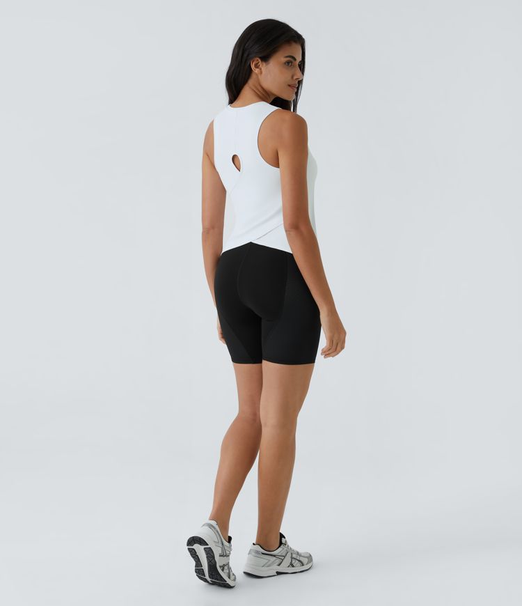 yoga-tanktop mit cut-out-crossover-saum